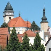 MĚSTO DAČICE: Farní kostel s renesanční věží