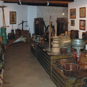 OBEC MÁSLOVICE: Expozice muzea Másla