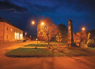 OBEC ŠARATICE: Obecní úřad - Náves