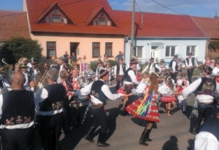 OBEC ŠARATICE: Tradiční šaratické hody