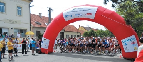 OBEC ŠARATICE: Běh Kolem Mohyly míru